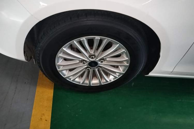 Used Ford Escort 2017 1.5L Automatic Comfort Model Left Front Wheel Hub