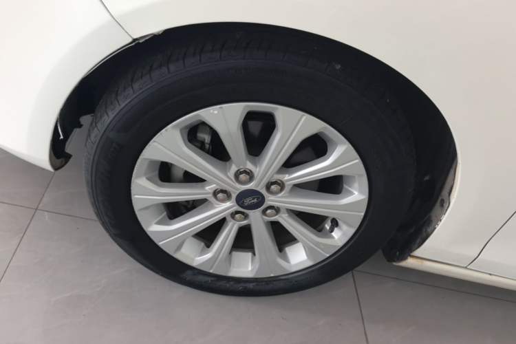 Used Ford Escort 2017 Happiness Edition 1.5L Automatic Fashion Version Left Front Wheel Hub