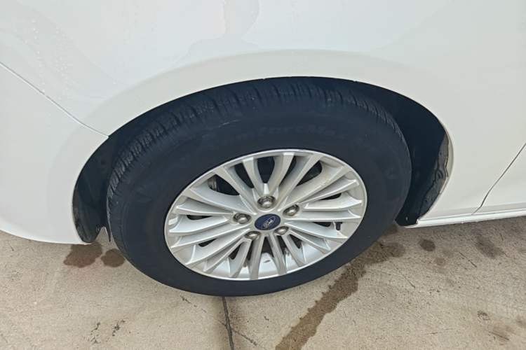 Used Ford Escort 2017 1.5L Manual Comfort Model Left Front Wheel Hub