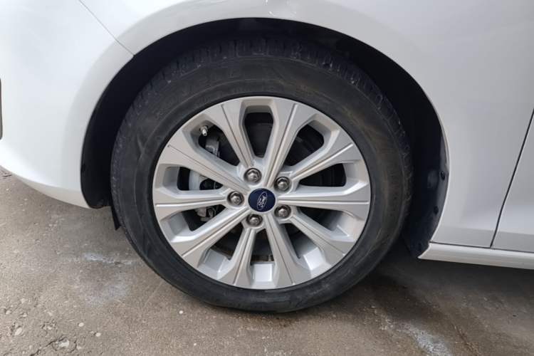 Used Ford Escort 2017 Happy Edition 1.5L Manual Fashion Model Left Front Wheel Hub