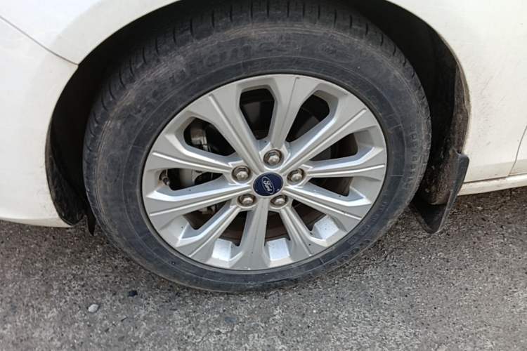 Used Ford Escort 2017 Happy Edition 1.5L Manual Fashion Model Left Front Wheel Hub