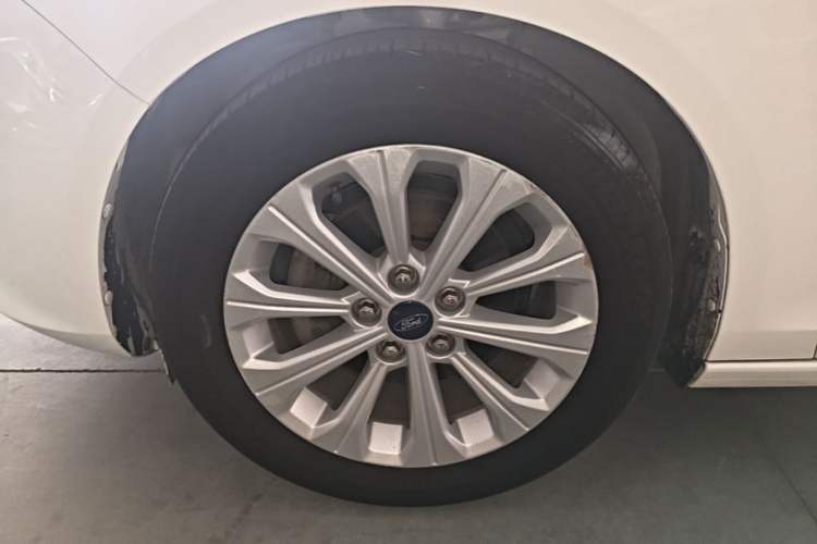 Used Ford Escort 2017 Happiness Edition 1.5L Automatic Fashion Version Left Front Wheel Hub