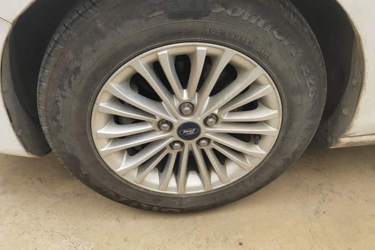 Used Ford Escort 2017 1.5L Manual Comfort Model Left Front Wheel Hub
