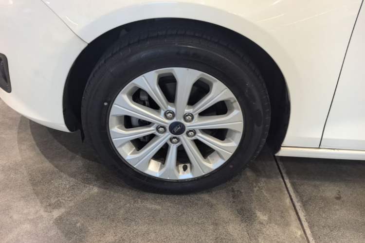 Used Ford Escort 2017 Happy Edition 1.5L Manual Fashion Model Left Front Wheel Hub