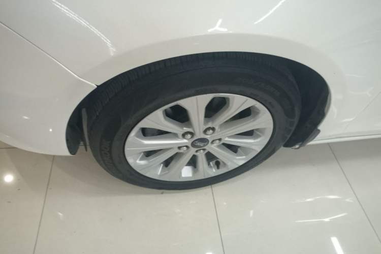 Used Ford Escort 2017 Happiness Edition 1.5L Automatic Fashion Version Left Front Wheel Hub