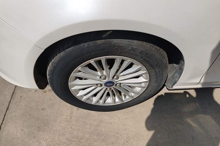 Used Ford Escort 2017 1.5L Automatic Comfort Model Left Front Wheel Hub