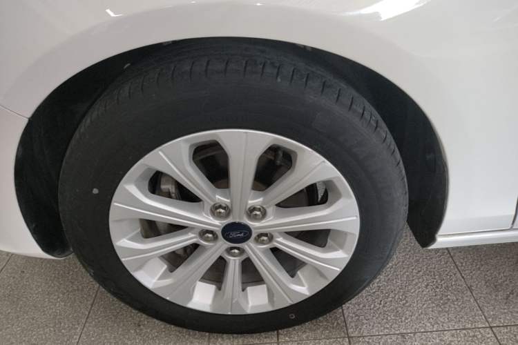 Used Ford Escort 2017 Happiness Edition 1.5L Automatic Fashion Version Left Front Wheel Hub