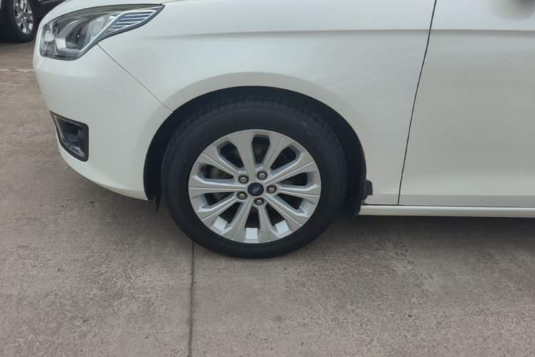 Used Ford Escort 2017 Happiness Edition 1.5L Automatic Fashion Version Left Front Wheel Hub