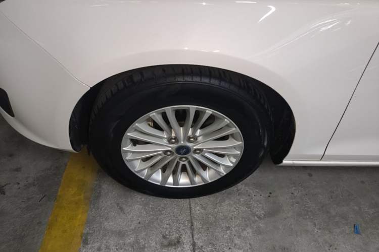 Used Ford Escort 2017 Revised Version 1.5L Automatic Comfort Edition Left Front Wheel Hub