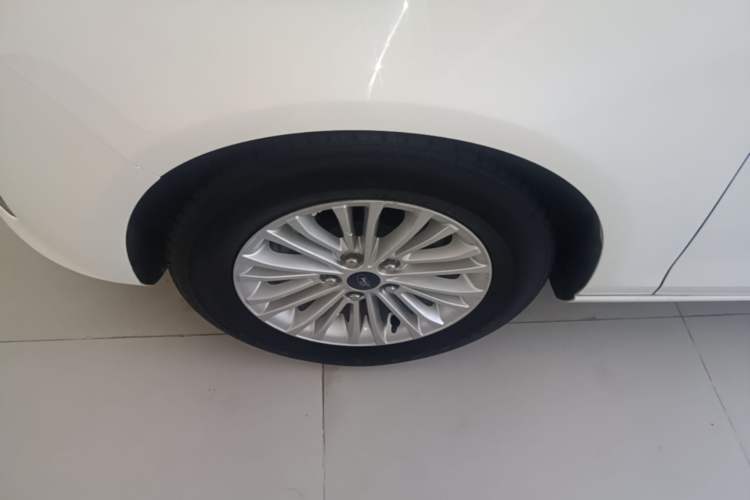Used Ford Escort 2017 Revised Version 1.5L Manual Comfort Edition Left Front Wheel Hub