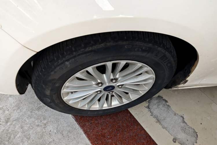 Used Ford Escort 2017 1.5L Automatic Comfort Model Left Front Wheel Hub