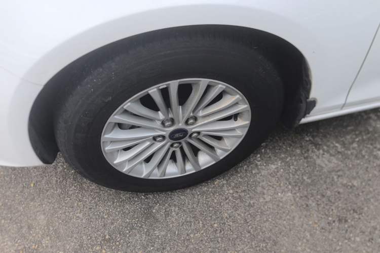 Used Ford Escort 2017 Revised Version 1.5L Automatic Comfort Edition Left Front Wheel Hub