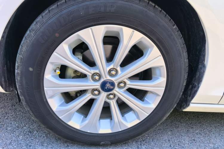 Used Ford Escort 2017 Happiness Edition 1.5L Automatic Fashion Version Left Front Wheel Hub