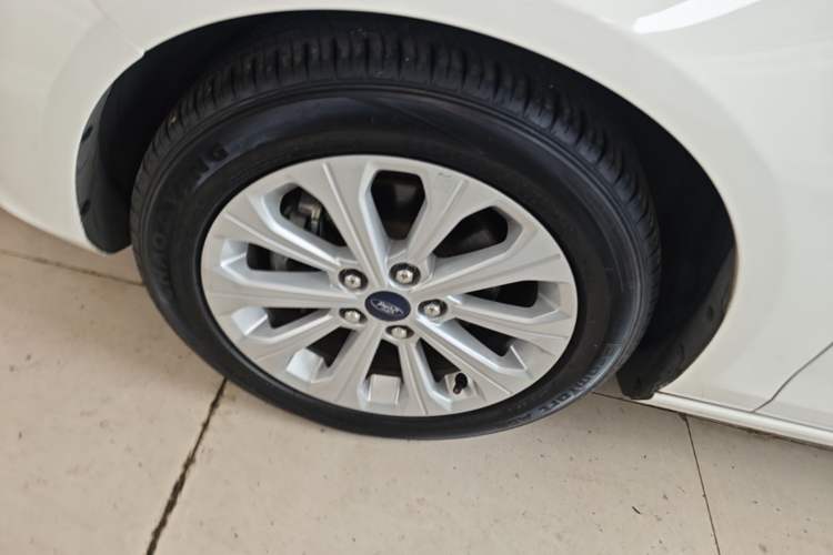 Used Ford Escort 2017 Happiness Edition 1.5L Automatic Fashion Version Left Front Wheel Hub