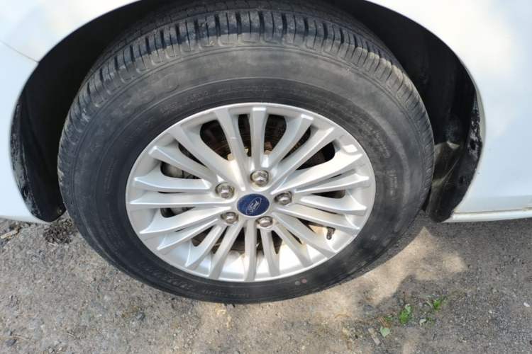 Used Ford Escort 2017 1.5L Automatic Comfort Model Left Front Wheel Hub