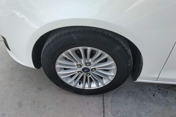 Used Ford Escort 2017 Revised Version 1.5L Manual Comfort Edition Left Front Wheel Hub