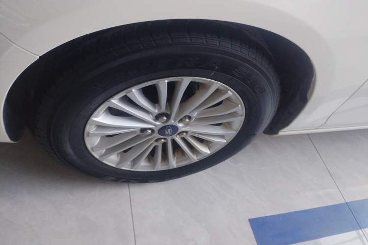 Used Ford Escort 2017 Revised Version 1.5L Manual Comfort Edition Left Front Wheel Hub