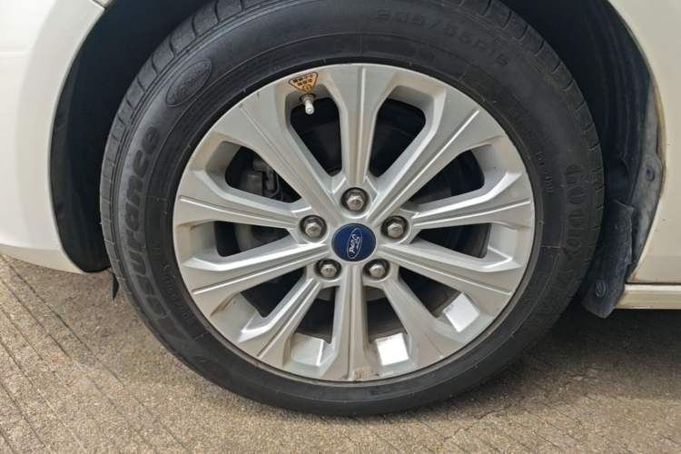 Used Ford Escort 2017 Happiness Edition 1.5L Automatic Fashion Version Left Front Wheel Hub