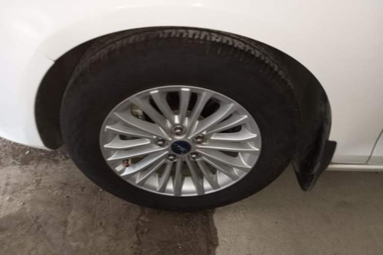 Used Ford Escort 2017 1.5L Automatic Comfort Model Left Front Wheel Hub