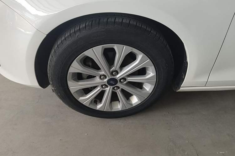 Used Ford Escort 2017 Happiness Edition 1.5L Automatic Fashion Version Left Front Wheel Hub