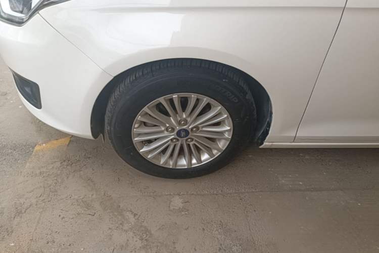 Used Ford Escort 2017 1.5L Automatic Comfort Model Left Front Wheel Hub
