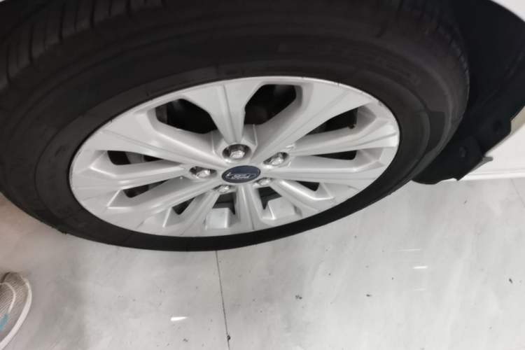 Used Ford Escort 2017 Happiness Edition 1.5L Automatic Fashion Version Left Front Wheel Hub