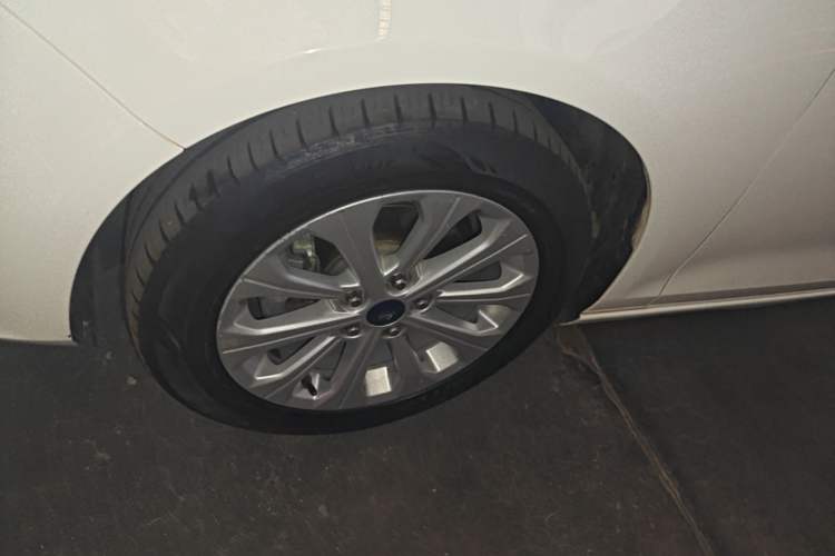 Used Ford Escort 2017 Happiness Edition 1.5L Automatic Fashion Version Left Front Wheel Hub