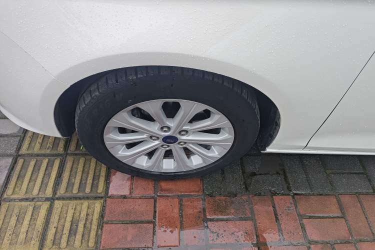 Used Ford Escort 2017 Happiness Edition 1.5L Automatic Fashion Version Left Front Wheel Hub