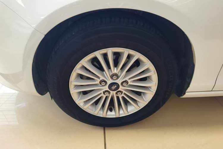 Used Ford Escort 2017 Revised Version 1.5L Automatic Comfort Edition Left Front Wheel Hub