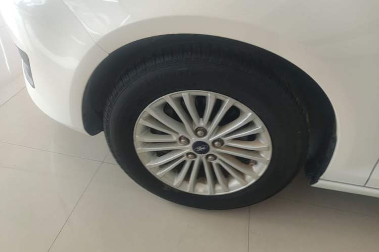 Used Ford Escort 2017 Revised Version 1.5L Automatic Comfort Edition Left Front Wheel Hub