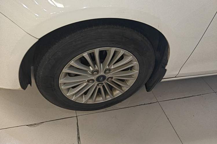 Used Ford Escort 2017 1.5L Manual Comfort Model Left Front Wheel Hub