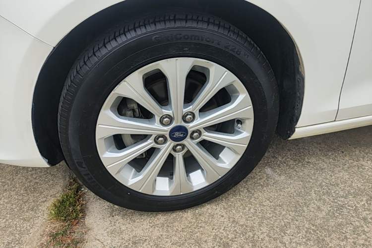 Used Ford Escort 2017 Happiness Edition 1.5L Automatic Fashion Version Left Front Wheel Hub