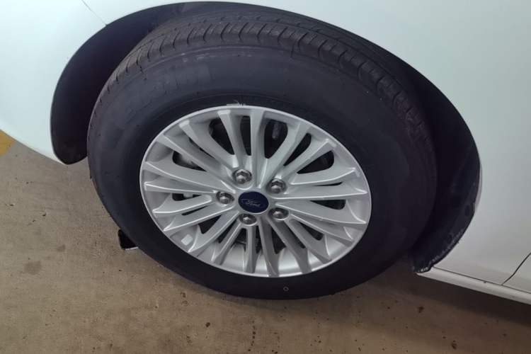 Used Ford Escort 2017 Revised Version 1.5L Automatic Comfort Edition Left Front Wheel Hub