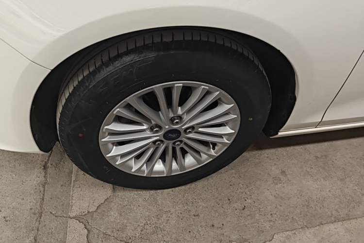 Used Ford Escort 2017 Revised Version 1.5L Automatic Comfort Edition Left Front Wheel Hub