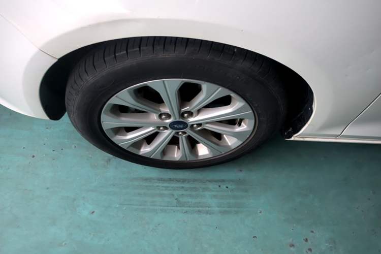 Used Ford Escort 2017 Happiness Edition 1.5L Automatic Fashion Version Left Front Wheel Hub