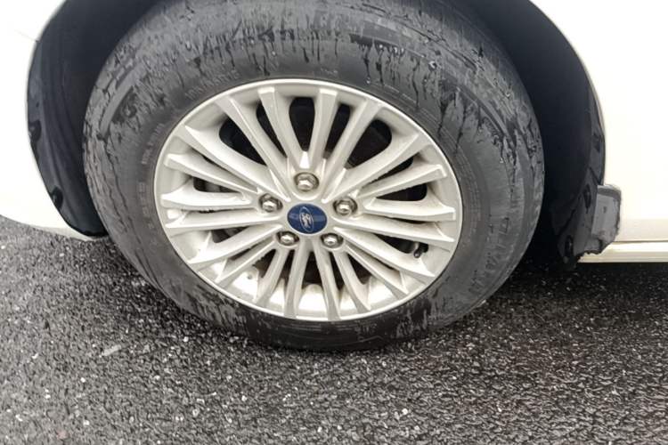 Used Ford Escort 2017 Revised Version 1.5L Automatic Comfort Edition Left Front Wheel Hub