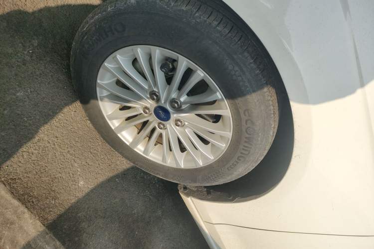 Used Ford Escort 2017 1.5L Manual Comfort Model Left Front Wheel Hub