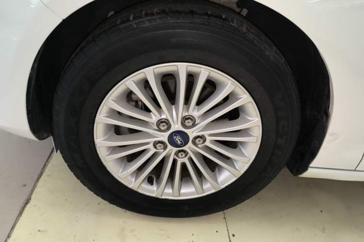 Used Ford Escort 2017 Revised Version 1.5L Manual Comfort Edition Left Front Wheel Hub