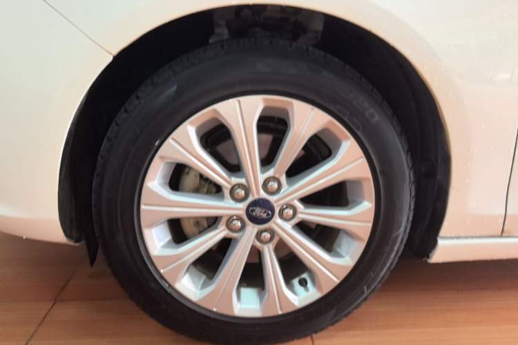 Used Ford Escort 2017 Happiness Edition 1.5L Automatic Fashion Version Left Front Wheel Hub
