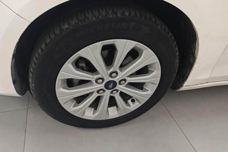 Used Ford Escort 2017 Happiness Edition 1.5L Automatic Fashion Version Left Front Wheel Hub