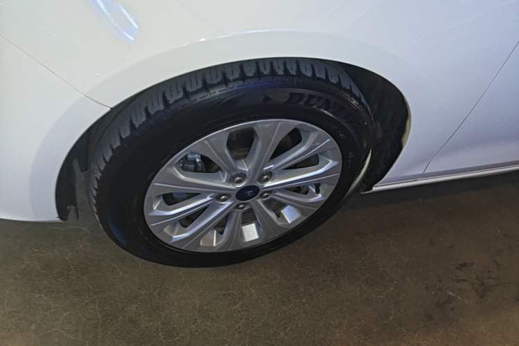 Used Ford Escort 2017 Happiness Edition 1.5L Automatic Fashion Version Left Front Wheel Hub