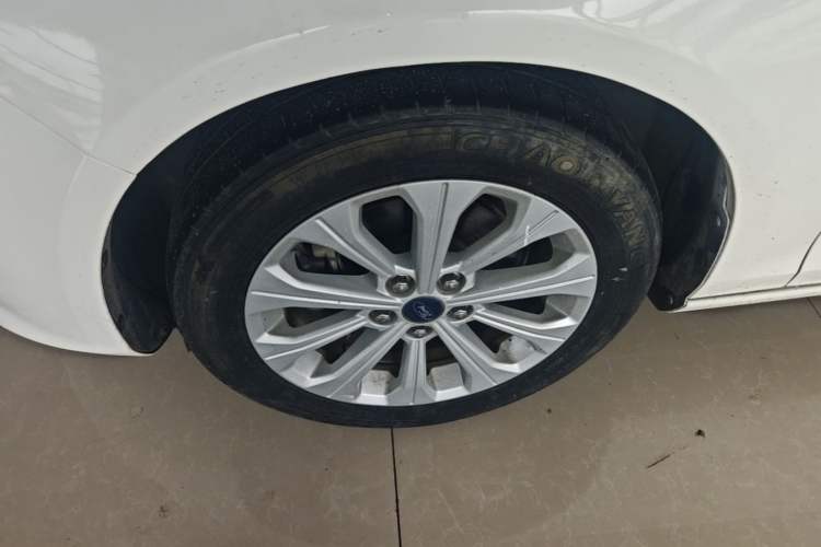 Used Ford Escort 2017 Happiness Edition 1.5L Automatic Fashion Version Left Front Wheel Hub