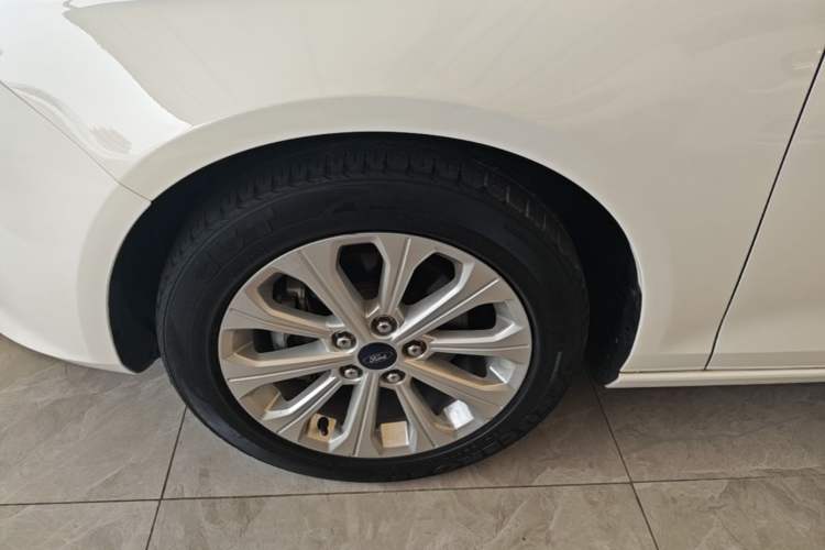 Used Ford Escort 2017 Happiness Edition 1.5L Automatic Fashion Version Left Front Wheel Hub