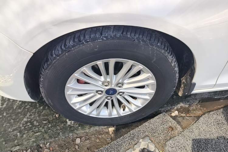Used Ford Escort 2017 Revised Version 1.5L Automatic Comfort Edition Left Front Wheel Hub