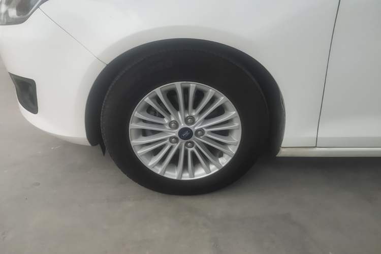 Used Ford Escort 2017 1.5L Manual Comfort Model Left Front Wheel Hub