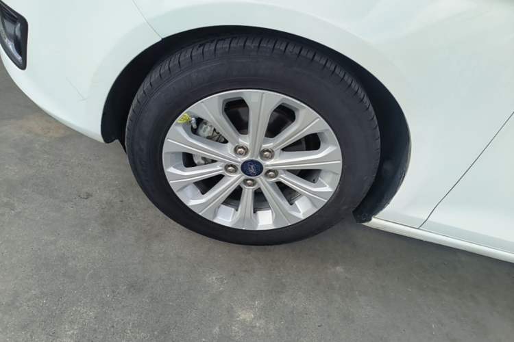 Used Ford Escort 2017 Happiness Edition 1.5L Automatic Fashion Version Left Front Wheel Hub