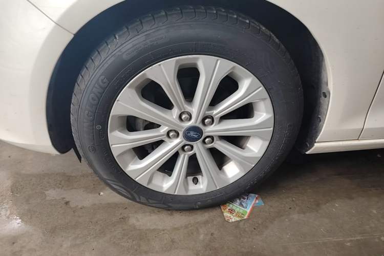 Used Ford Escort 2017 Happiness Edition 1.5L Automatic Fashion Version Left Front Wheel Hub