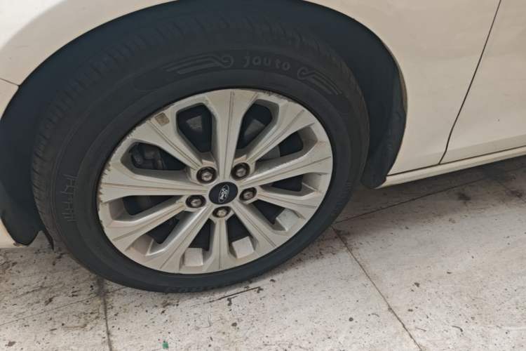 Used Ford Escort 2017 Happiness Edition 1.5L Automatic Fashion Version Left Front Wheel Hub