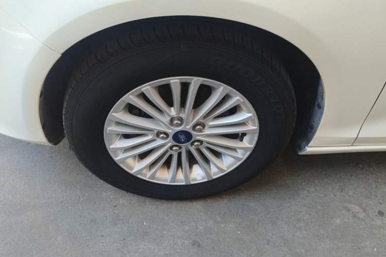 Used Ford Escort 2017 1.5L Automatic Comfort Model Left Front Wheel Hub