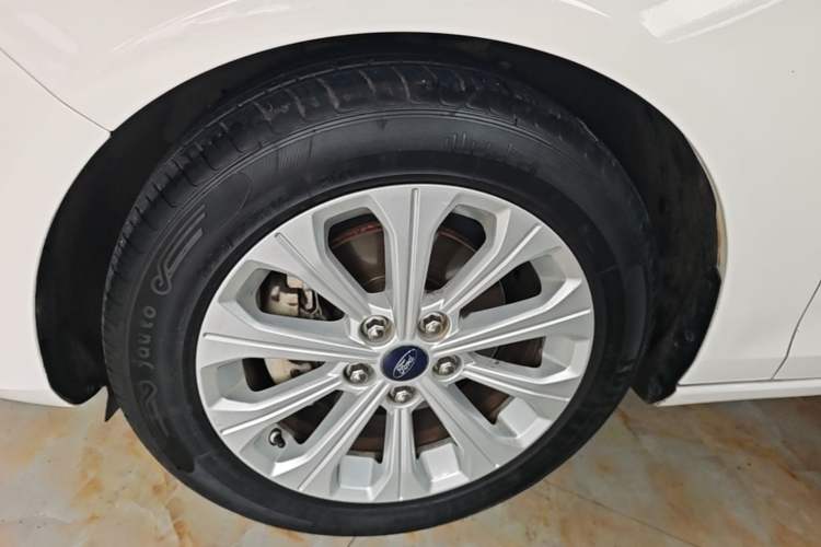 Used Ford Escort 2017 Happy Edition 1.5L Manual Fashion Model Left Front Wheel Hub